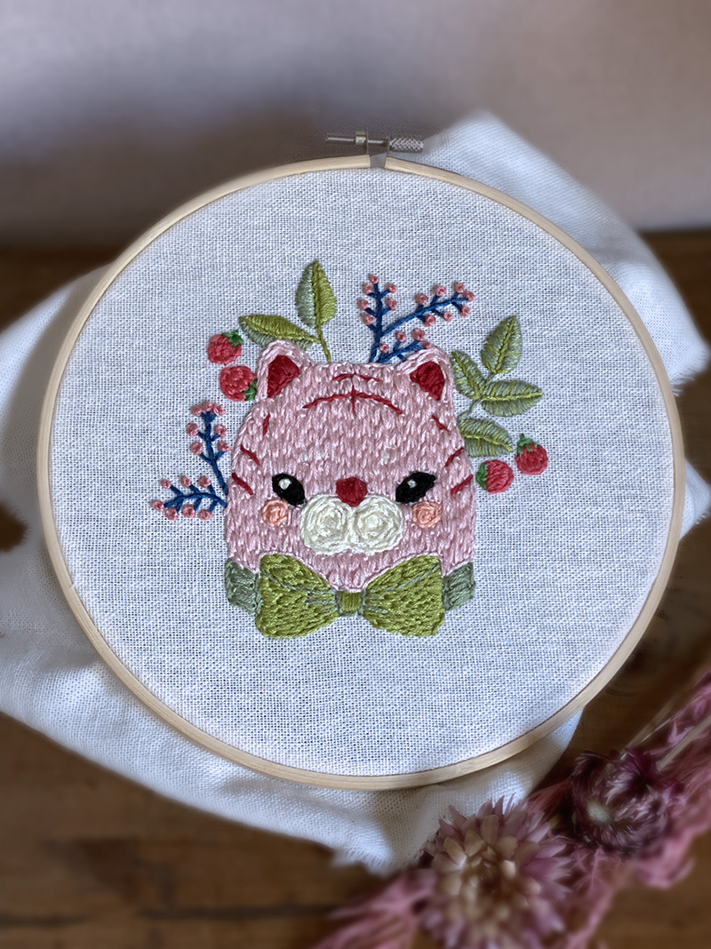 Designer Broder Lessons Motif Tigre Rose avec des fraises à broder - Amy Design Crochet