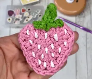 Tutoriel applique de fraise au crochet - Amy Design Crochet